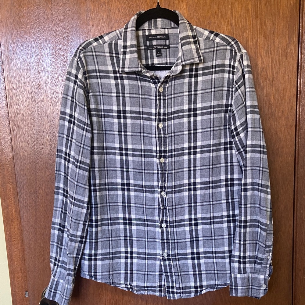 Banana Republic Men's Black and Gray Plaid Button-Down Shirt